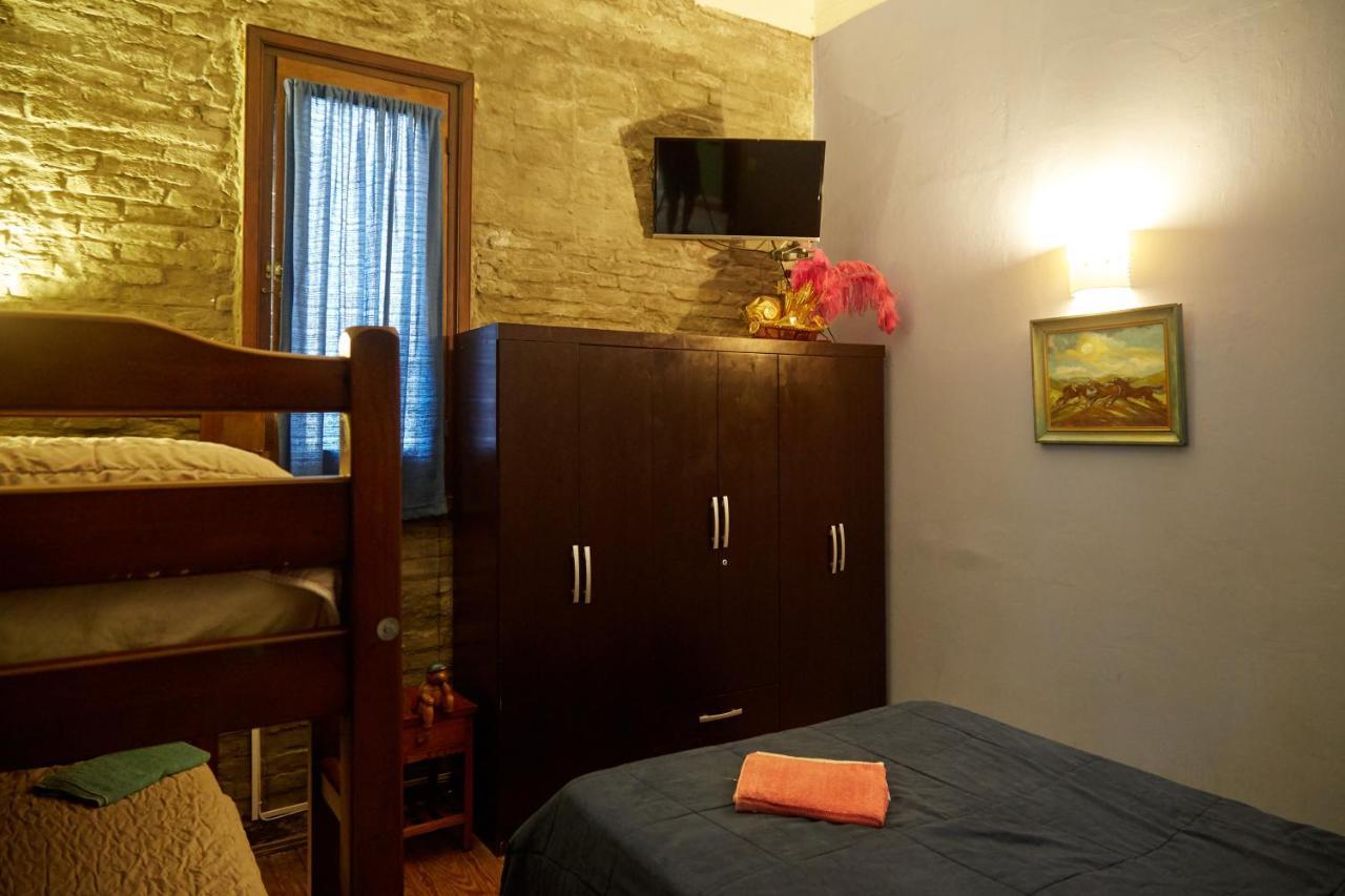 Una Noche Mas B & B Montevideo Exterior photo